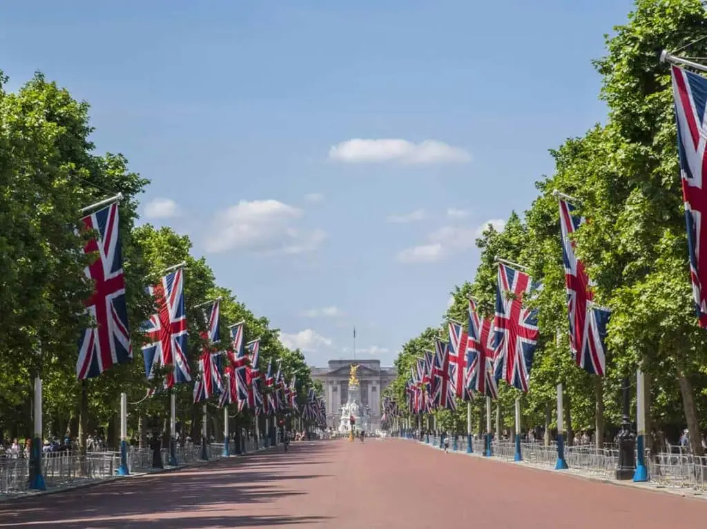 Pathway to Buckingham Palace
